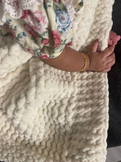 Picture of Baby blanket in creamy white 