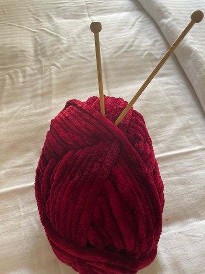 Picture of 200g Wool in maroon red